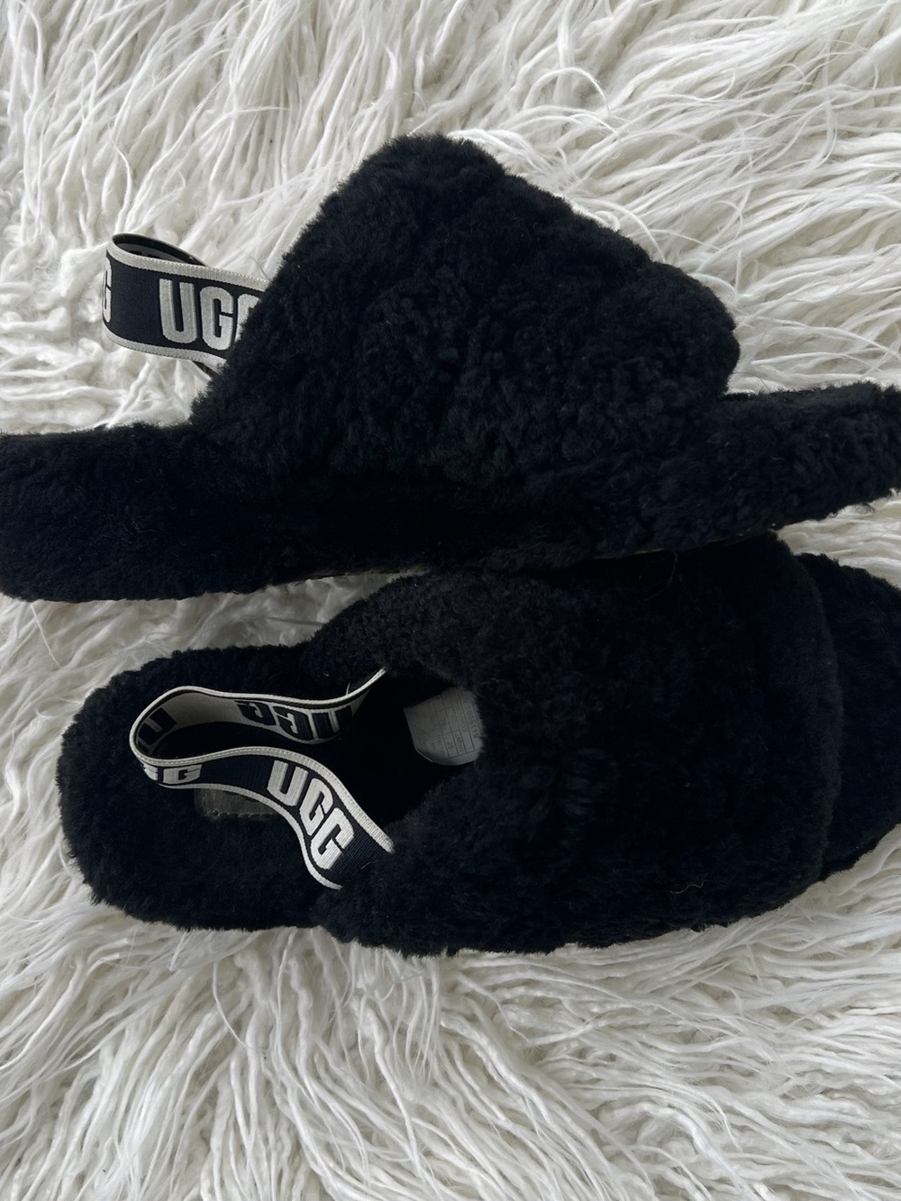 Women’s UGG Black Shearling Cross-Band Slide